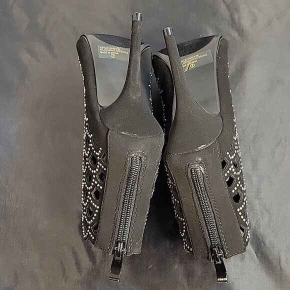 BRAND NEW FOREVER STUDDED CUT OUT DETAILS GLADIATOR SANDAL - Picture 11 of 16